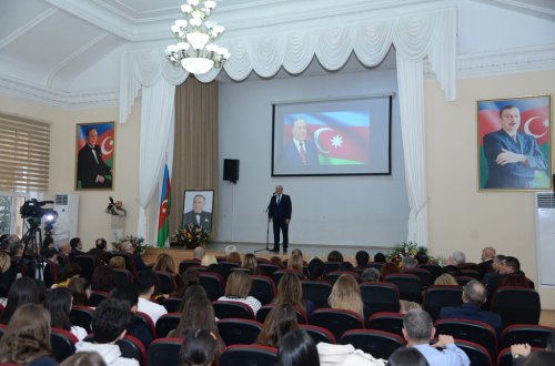 Nəsimi rayonunda Ulu Öndər Heydər Əliyevin anım gününə həsr olunmuş “Ən böyük Azərbaycanlı” adlı tədbir keçirildi