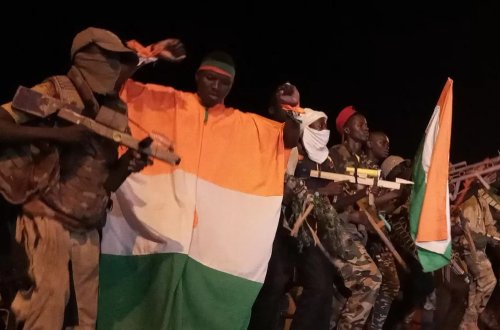 Niger lideri Fransanı ölkədə terrorizmi dəstəkləməkdə ittiham edir