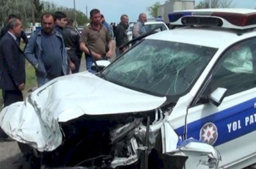 Gəncədə DYP avtomobili qəzaya düşüb