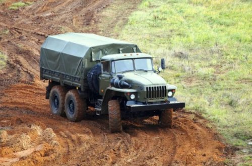 Ermənistanda rusiyalı hərbçilərin silahla dolu yük maşını yanıb - FOTO
