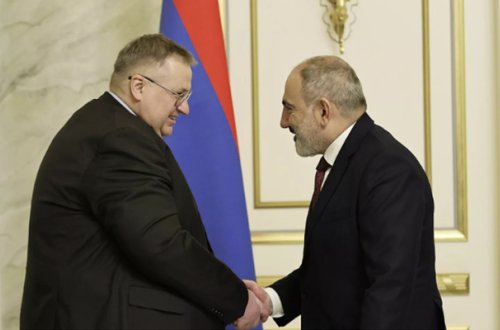 Paşinyan Overçukla görüşdü