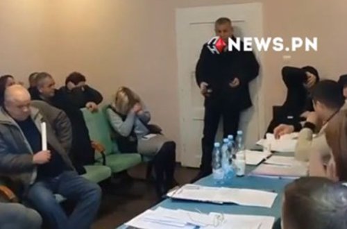 Ukraynada deputat iclasda qumbara partlatdı - 1 ölü, 11 yaralı - Video