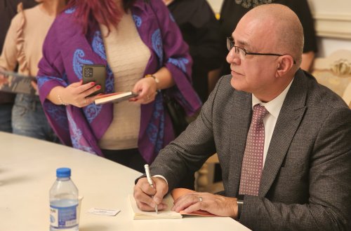 Elçin Mirzəbəylinin “Anamın duası” adlı şeirlər kitabı təqdim olundu (FOTO)