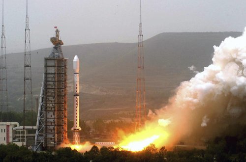 Çin Yer planetini uzaq məsafədən zondlayan peykini orbitə çıxarıb