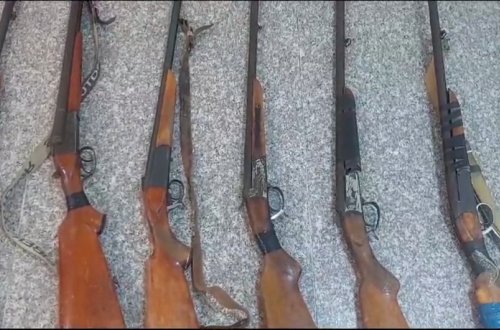 Gəncədə vətəndaşlar qanunsuz saxlanılan silahlarını polisə könüllü təhvil verib