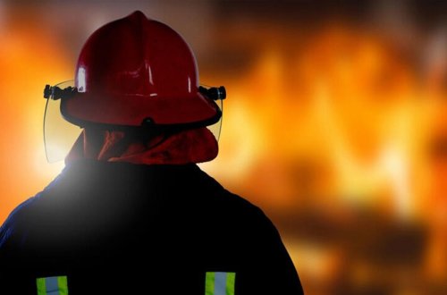 Bakıda 21 mərtəbəli bina yanır, DİN və FHN hadisə yerindədir (YENİLƏNİB)