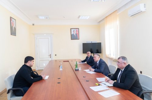 Kənd təsərrüfatı nazirinin müavini Elçin Zeynalov Qobustanda vətəndaşları qəbul edib