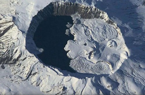 Türkiyədəki Nemrud krater gölünün qış mənzərəsi - FOTO