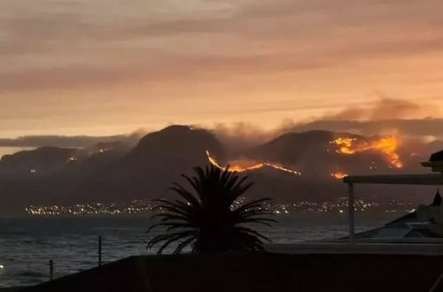 Cənubi Afrika Respublikasında meşə yanğını: 5 YARALI VAR