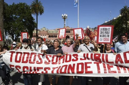 Argentinada Milei hökumətinə qarşı ilk etiraz aksiyasını keçirildi