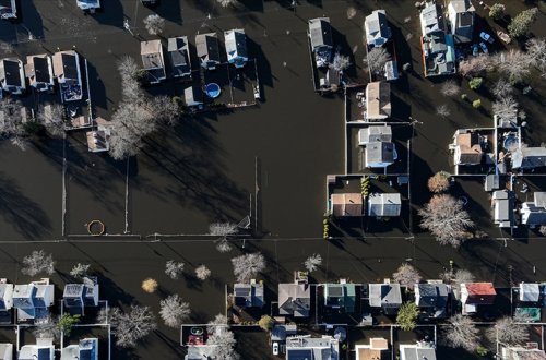 Nyu Cersi ştatında seldə qalanlar üçün xilasetmə işləri davam edir