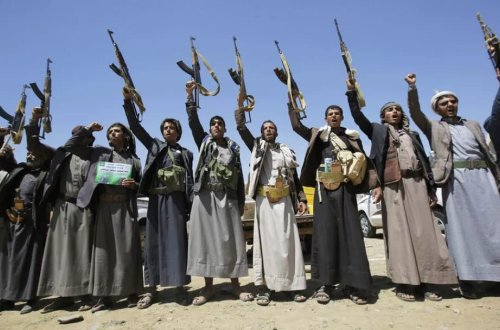 Qırmızı dənizdə gəmiyə hücumu Husilər öz üzərinə götürdü