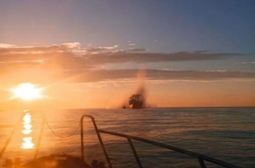 Mülki gəmi Qara dənizdə minaya düşüb - FOTO