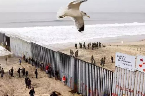 ABŞ və Meksika sərhəd keçid məntəqələri açıq qalacaq