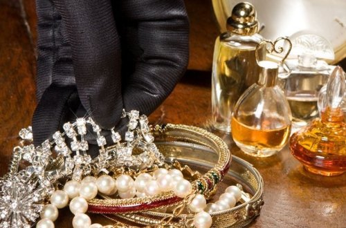 Bakıda evdən külli miqdarda pul və qızıl-zinət əşyaları oğurlanıb