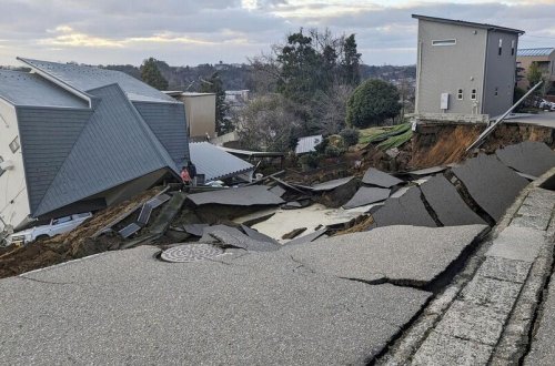 Yaponiyada zəlzələ zamanı itkin düşmüş 50-dən çox insan axtarılır