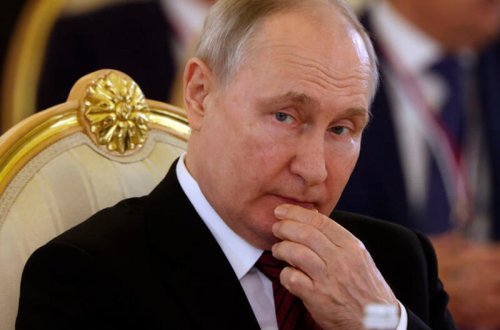 Putinin çarpayısının yanında daim kimin kitabı olur? - VİDEO