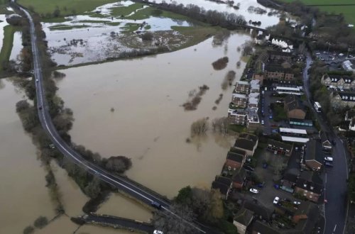 İngiltərədə yağışlar nəticəsində 300-dən çox daşqın oldu