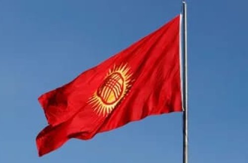 Bişkekdə Qırğızıstanın yeni bayrağı qaldırıldı