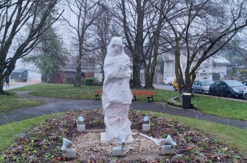 Fransanın fəxri deputat və senatorları Xurşidbanu Natəvanın abidəsinə qarşı vandalizmi pisləyiblər