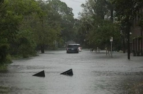 ABŞ-ın bəzi ştatlarında güclü yağışdan sonra daşqınlar baş verib