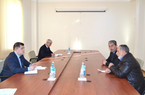 Elm, təhsil və insan resursları şöbəsinin müdiri İlham Süleymanov Yardımlıda vətəndaşları qəbul edib