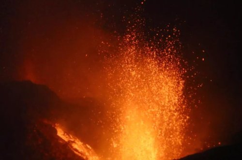 İslandiyada yenidən vulkan püskürüb