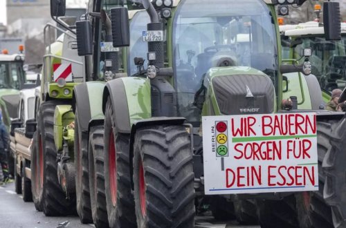 Alman fermerləri Berlində etiraz aksiyası keçiriblər