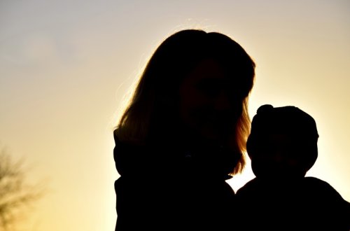 Sumqayıtda 23 yaşlı qadın iki azyaşlı övladı ilə itkin düşüb