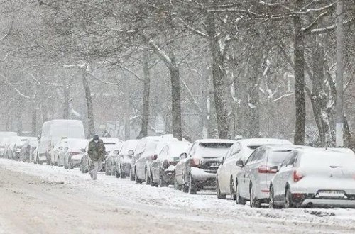 Almaniyada güclü qar və buzlanma səbəbindən bəzi reyslər təxirə salınıb
