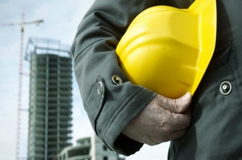 Sumqayıtda fəhlə qumun altında qalaraq ölüb