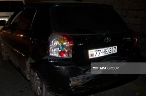 Bakıda “Land Rover” sürücüsü qəza törətdi, sərnişini döydü (FOTO)