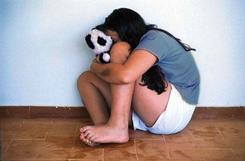 Rusiyada qorxunc hadisə: 14 yaşlı qız babasından hamilə qaldı - FOTO