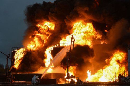 Rusiyada neft zavodunda yanğın baş verib - VİDEO