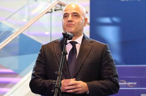 Şimali Makedoniyanın baş naziri istefa verdi