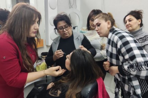 Mingəçevirdə 21 işsiz gənc ana usta yanında peşə bacarıqları qazanmağa başlayıb