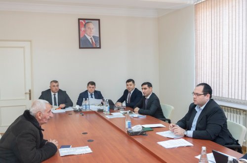 Nazir Məcnun Məmmədov Siyəzəndə vətəndaşları qəbul edib, fermerlərlə görüşüb