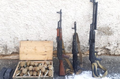 Kəlbəcərdə pulemyot, avtomat və əl qumbaraları tapılıb