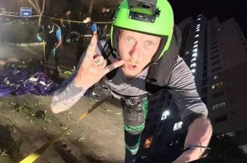 30 mərtəbəli binadan tullanan adam paraşütü açılmadığı üçün yerə çırpılıb