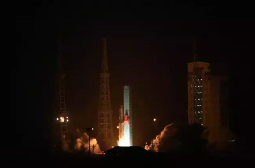 İran eyni anda kosmosa 3 peyk buraxıb