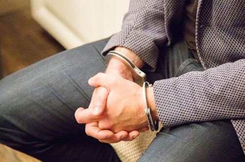 “Zavuç”u direktor təyin edəcəyini demişdi, həbs edildi