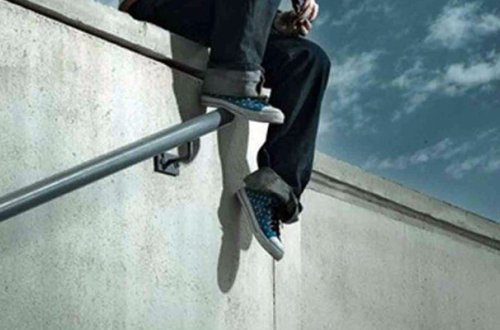 Bakıda özünü 11-ci mərtəbədən atan kişi sağ qaldı