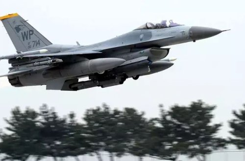 ABŞ-ın F-16 təyyarəsi dənizə düşüb