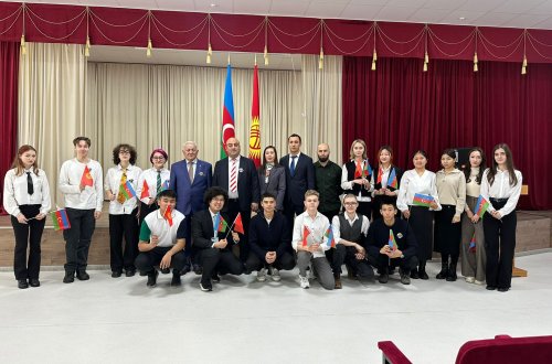 Qırğız Respublikasının paytaxtı Bişkek şəhərində “Heydər Əliyevin həyatının 100 anı” kitabının təqdimatı olub