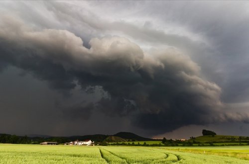 Norveçdə son 30 ilin ən güclü fırtınasına görə bəzi ərazilərdə elektrik enerjisi kəsilib