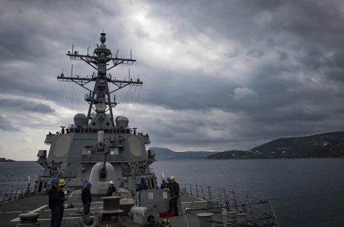 Yəmən sahillərində gəmi hücuma məruz qalıb