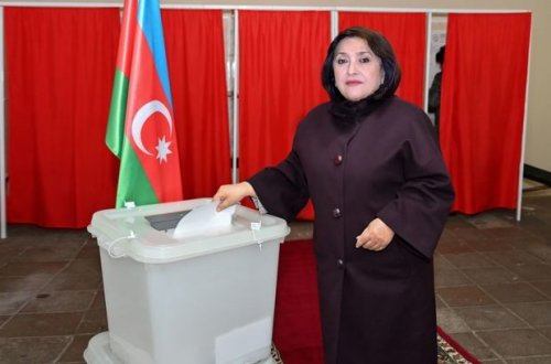Milli Məclisin sədri Sahibə Qafarova səs verib