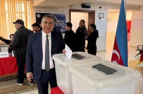 Mətbuat Şurasının sədri Prezident seçkilərində səs verib