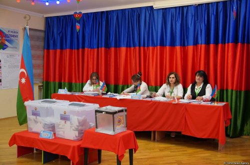 Azərbaycanda Prezident seçkilərində səsvermə bitdi (FOTO)