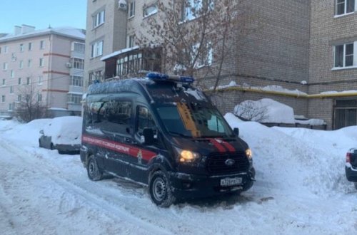 Rusiyada ata körpəsini beşinci mərtəbədən küçəyə tulladı - FOTO/VİDEO